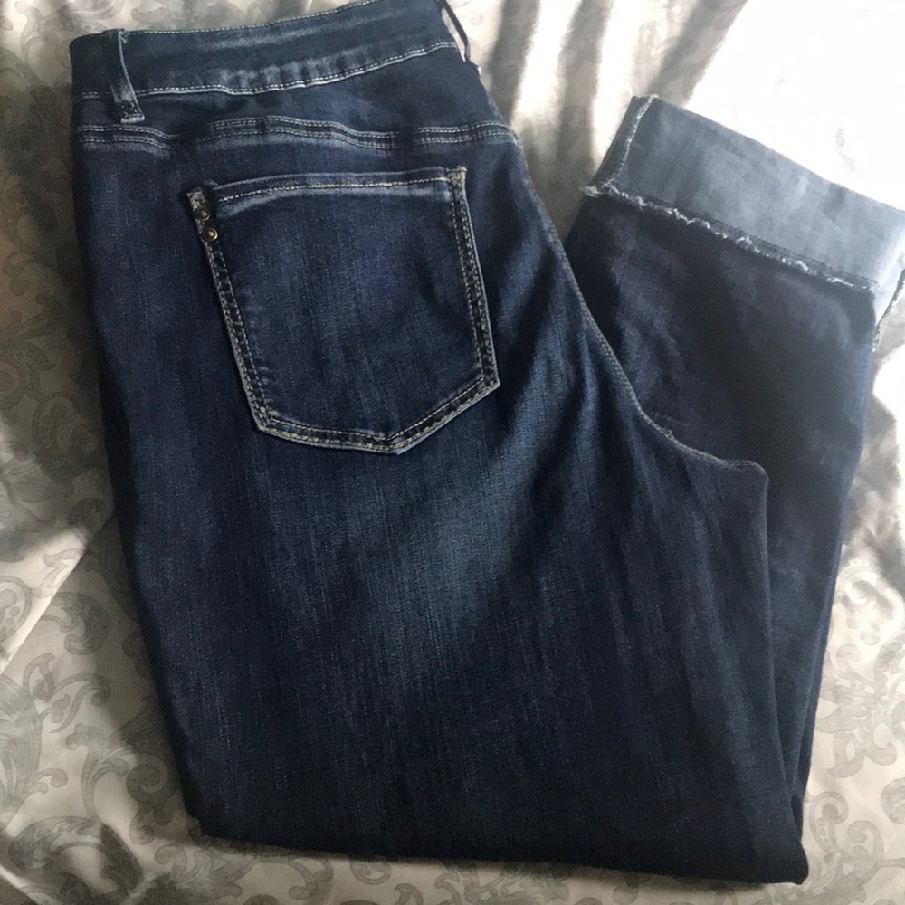 NWOT Maurices Stretch Capri jeans
